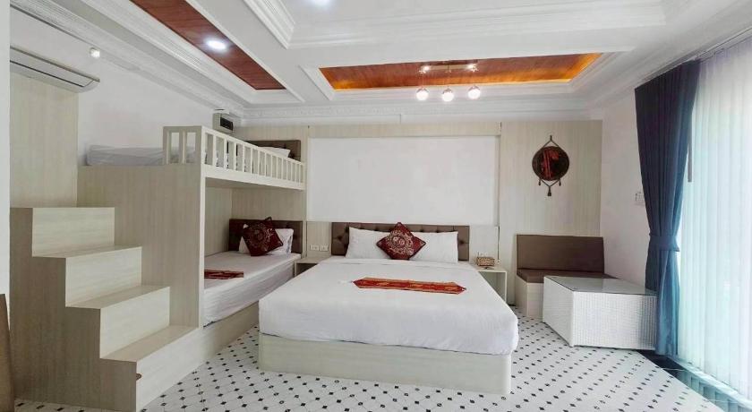 Image of Standard Family Room 0