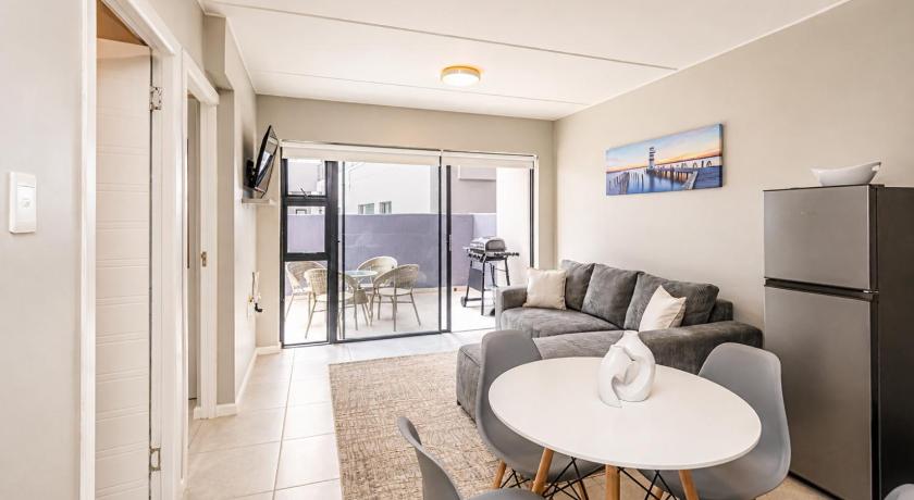Arch House Langebaan - Modern Stay Near Beach & Club Mykonos