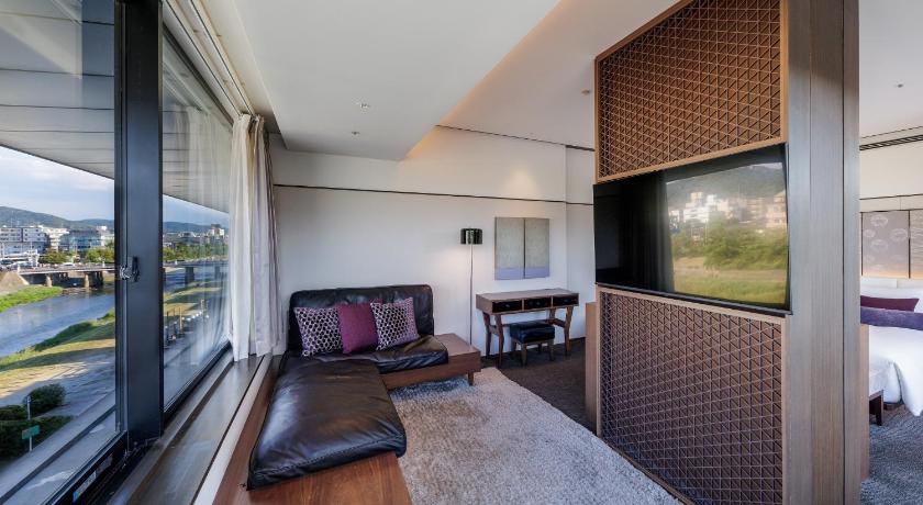 Image of Riverview Suite 1
