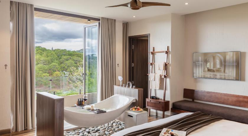 Image of Hotel Deluxe Room 4