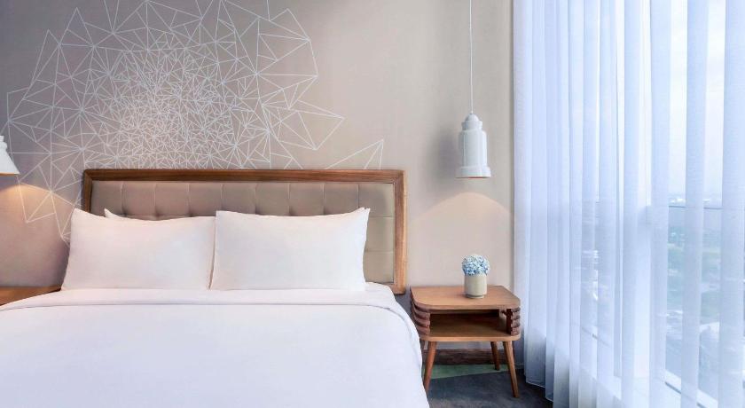 Image of Superior 1 King Bed 3