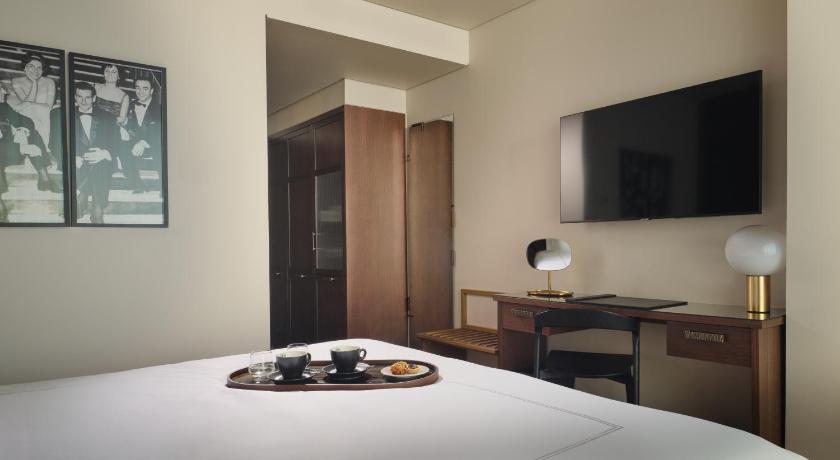 Image of Deluxe Sea View Room with Balcony 14