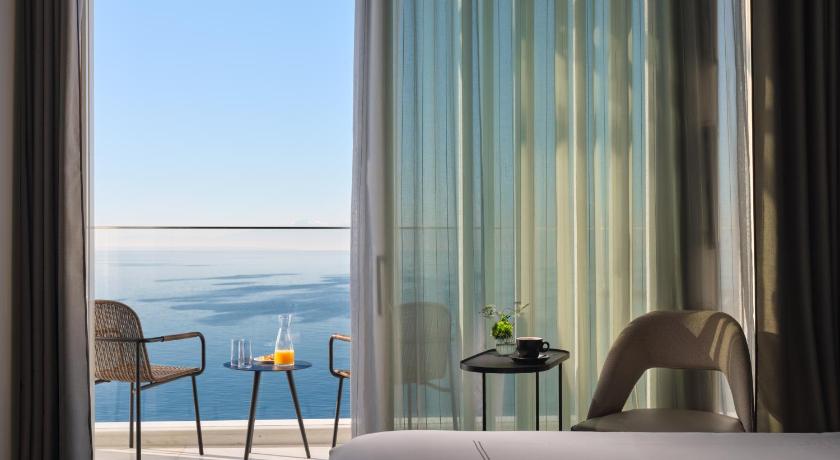Image of Deluxe Sea View Room with Balcony 13