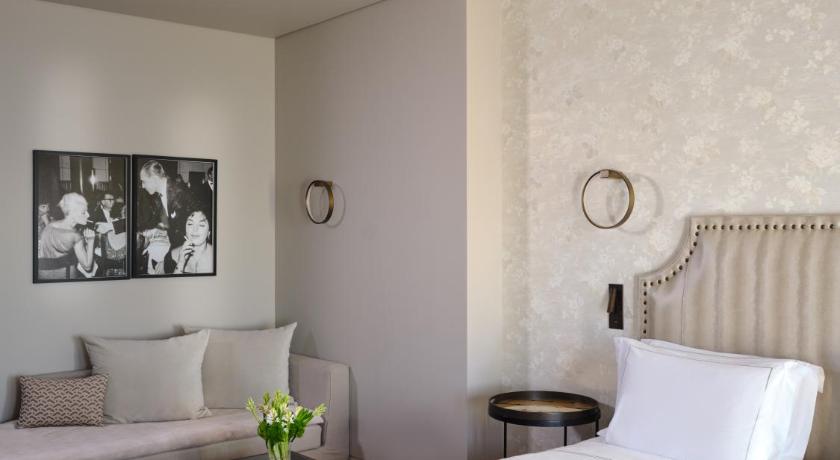 Image of Junior Suite Sea Front Oriel 10