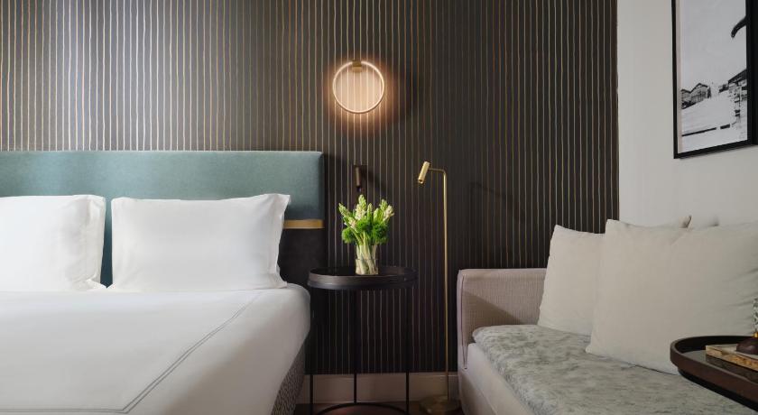 Image of Courtyard Executive Room 9