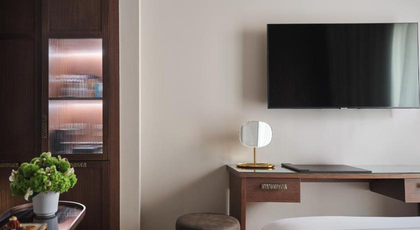 Image of Courtyard Executive Room 10