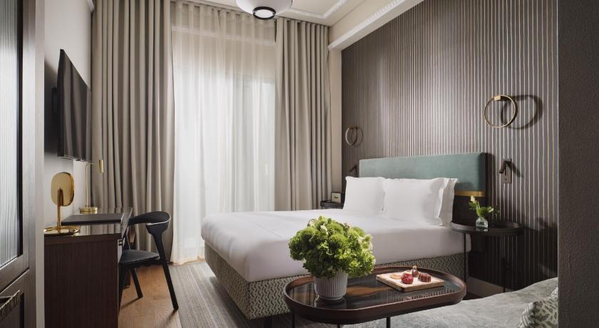 Image of Courtyard Executive Room 12