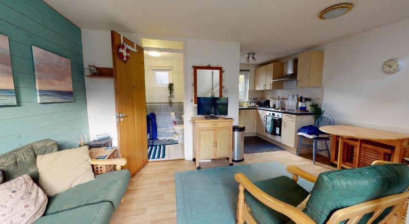 10 Strawberry Hill, Tolroy Manor