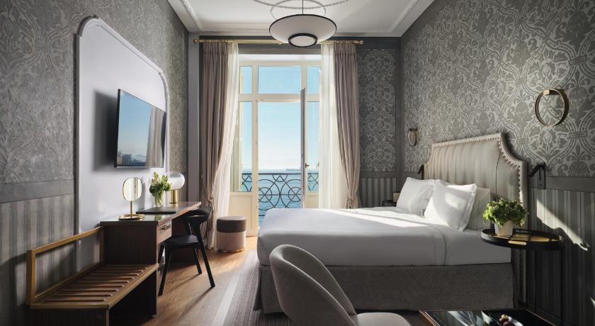Image of Junior Suite Sea Front with Balcony 0