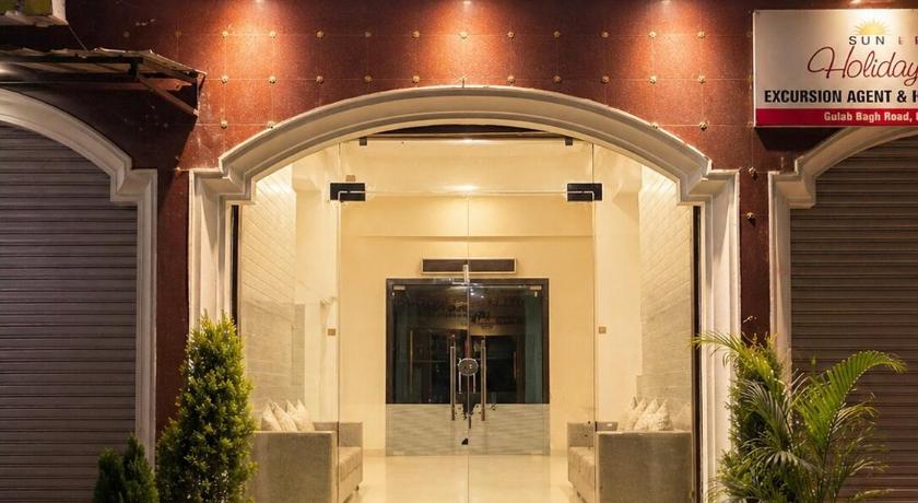 ACE Plaza Hotel - image 10