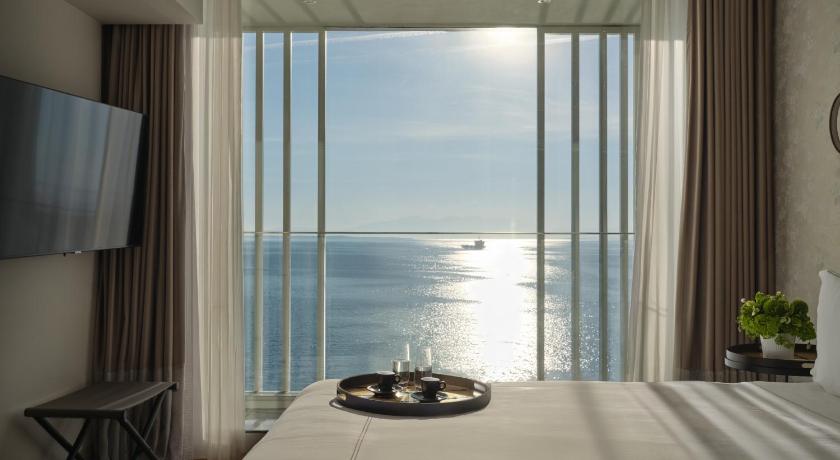 Image of Suite with Sea View 13