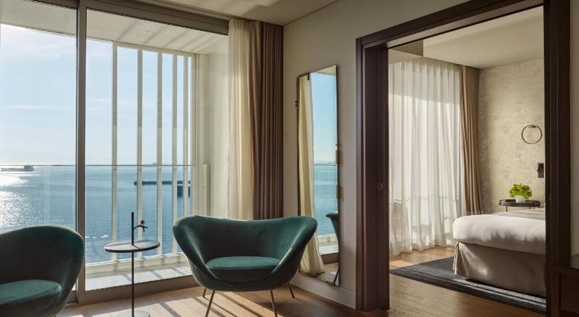 Image of Suite with Sea View 15