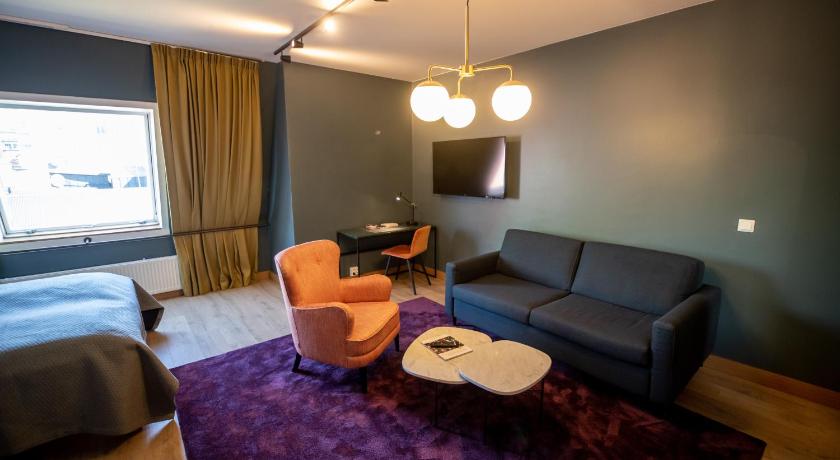 Image of Classic Family Room 1