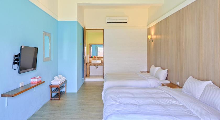 a bedroom with a white bed and white walls, Love Summer Hostel in Kenting