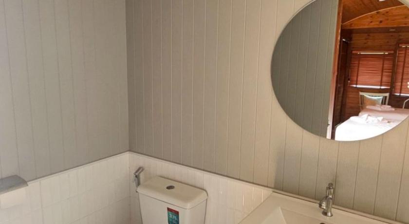 Image of Twin Room with Lake View 16