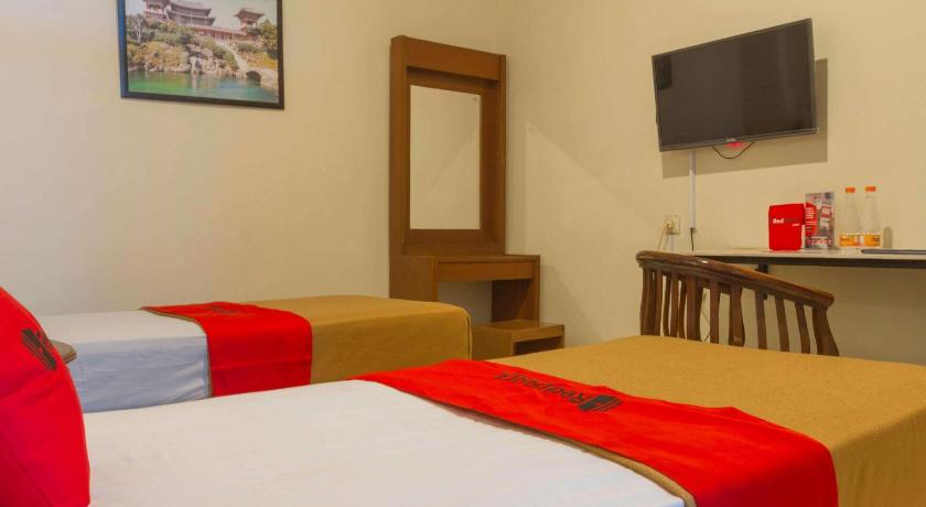 RedDoorz Sanira near Gedung Sate Bandung - image 15