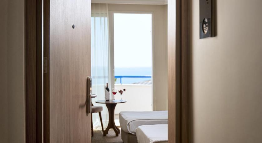 Elysee Beach Hotel - image 28