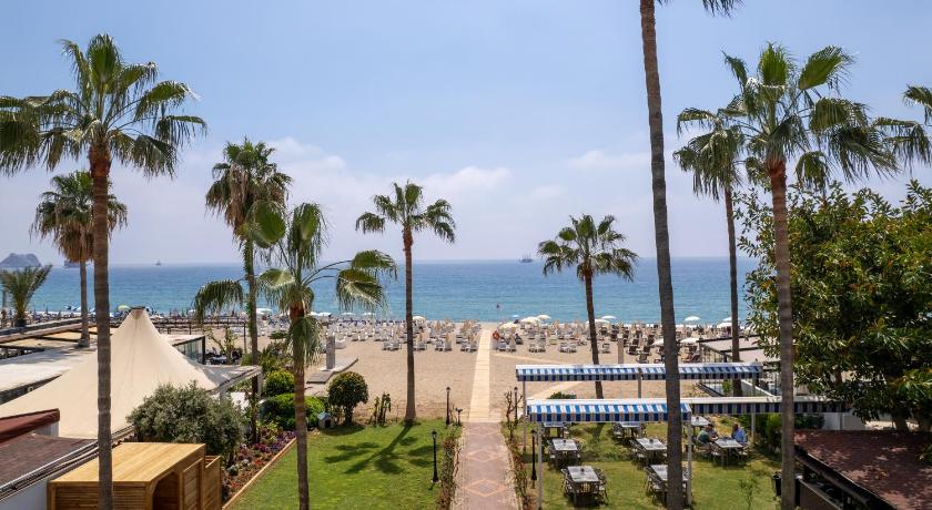 Elysee Beach Hotel - image 32