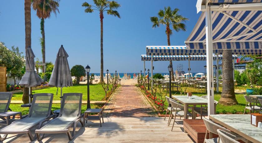 Elysee Beach Hotel - image 7