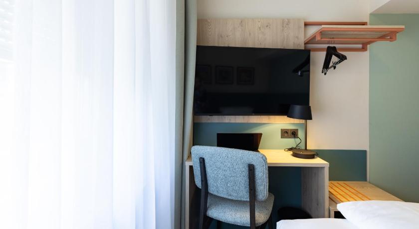 Image of Economy Room 13