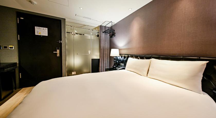 Image of Standard Double Room without Window 4