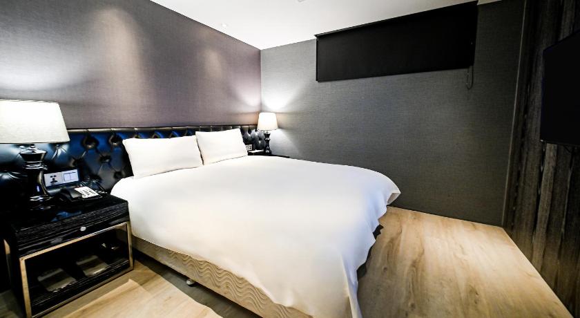Image of Standard Double Room without Window 5