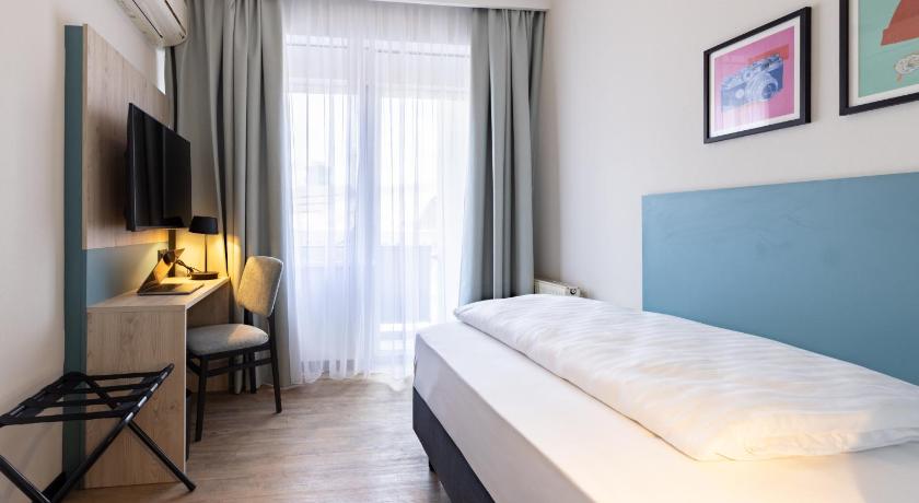 Image of Economy Room 6