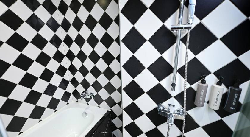 Image of Classic Twin Room - No Window 15