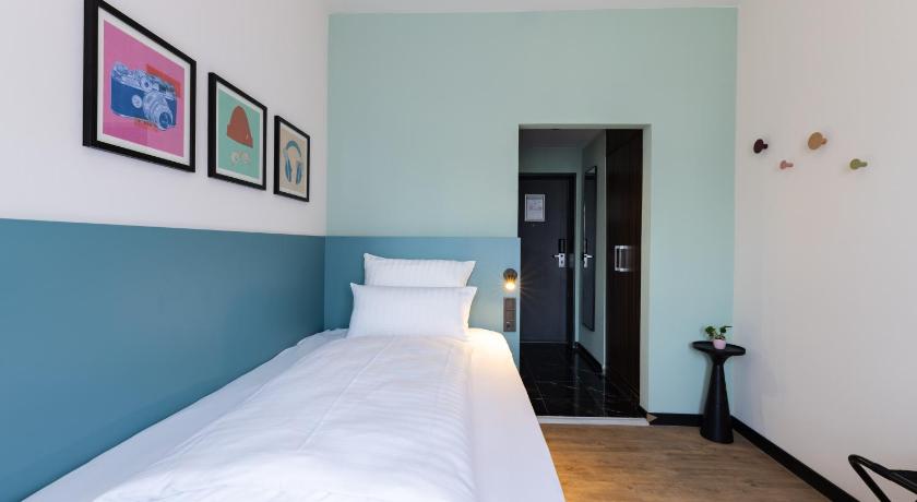 Image of Economy Room 12