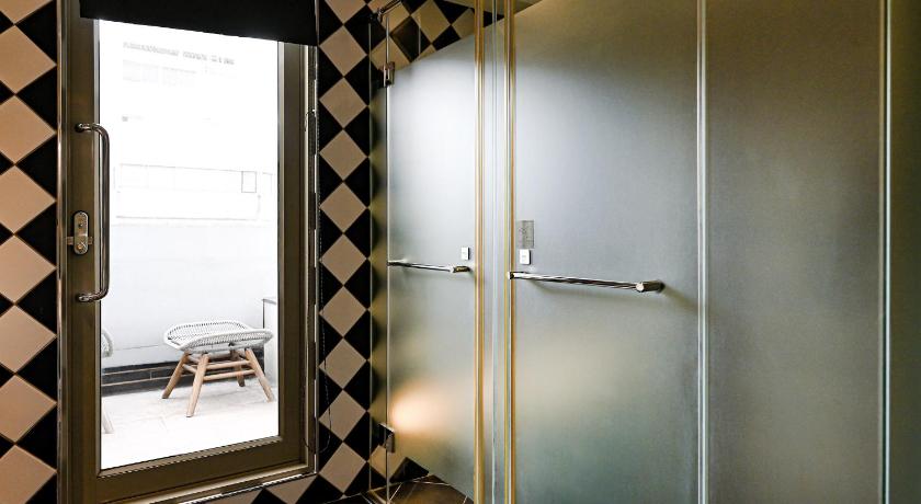 Image of Triple Deluxe Room 15