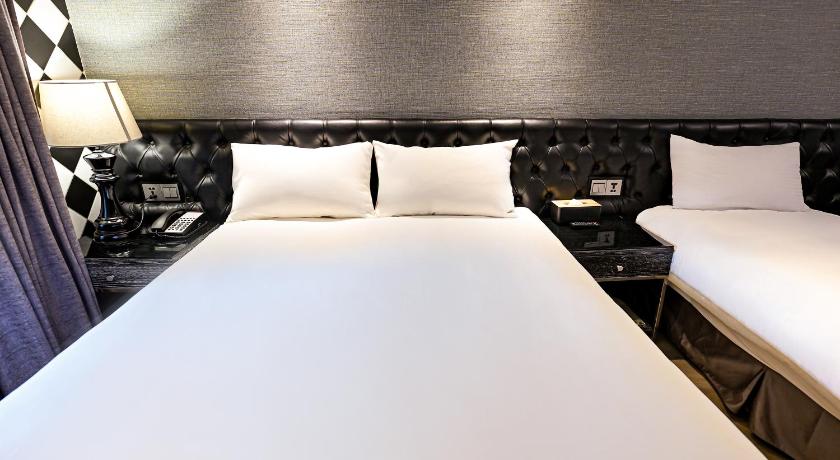 Image of Triple Deluxe Room 9