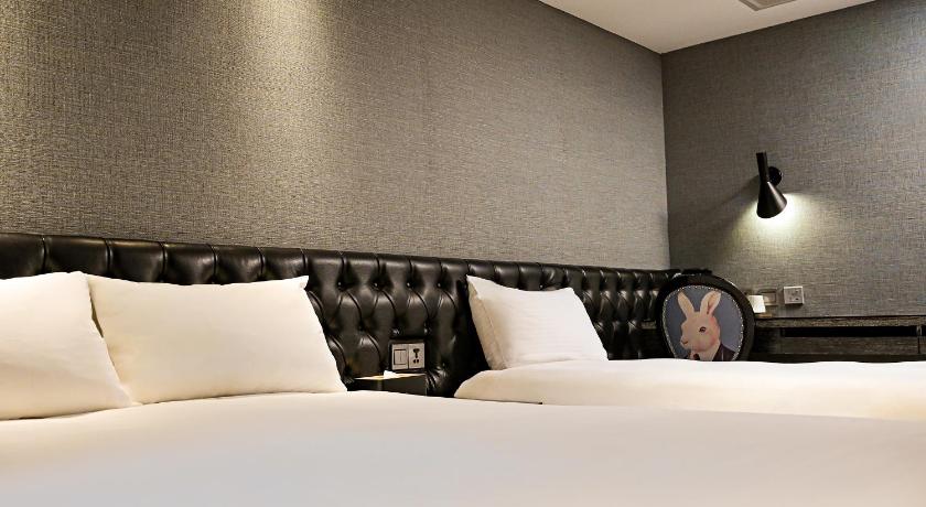 Image of Triple Deluxe Room 8