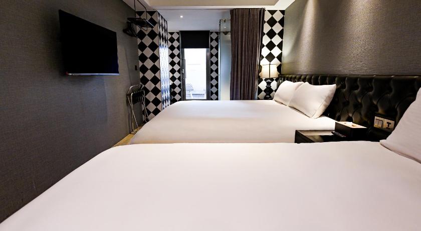 Image of Triple Deluxe Room 4