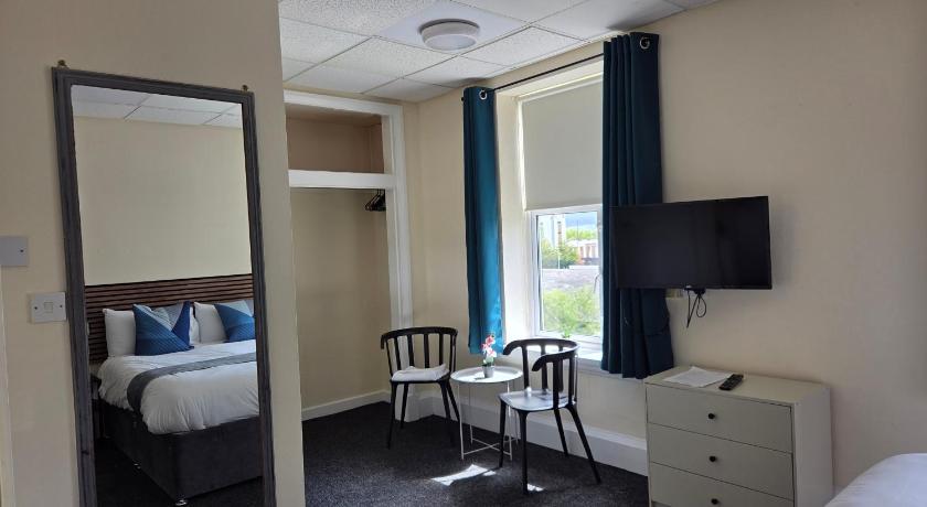 Image of Standard Family Room 6