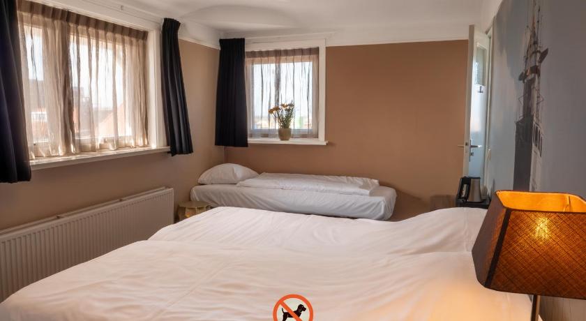 Image of Basic Triple Room 3