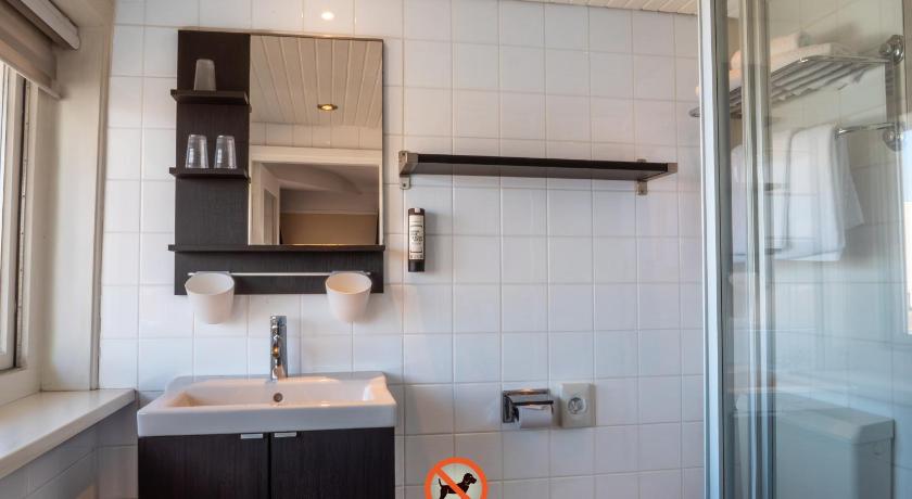 Image of Basic Triple Room 2