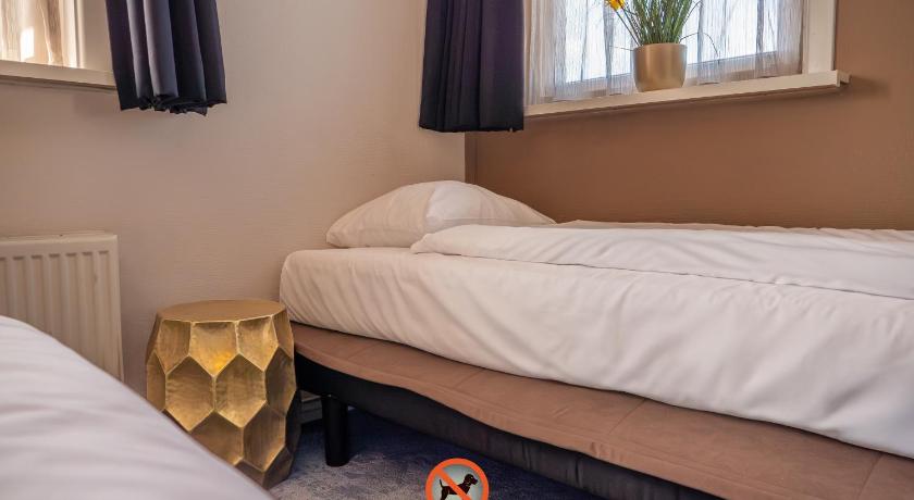 Image of Basic Triple Room 4