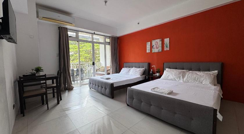 Image of Deluxe Queen Room 0