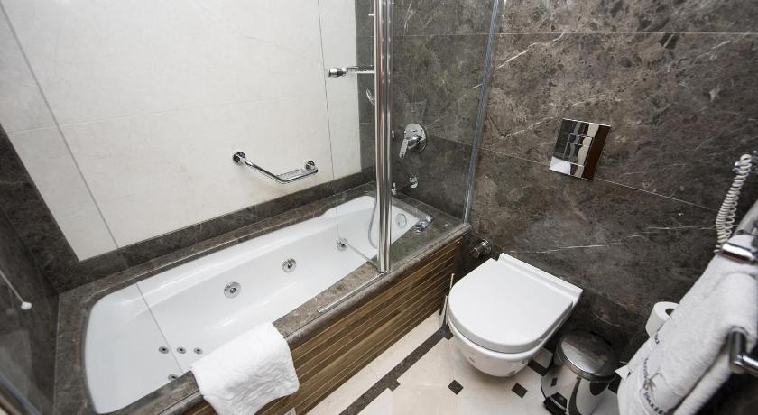 Image of Family Connecting Suite 13