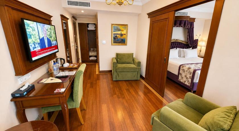 Image of Family Connecting Suite 8