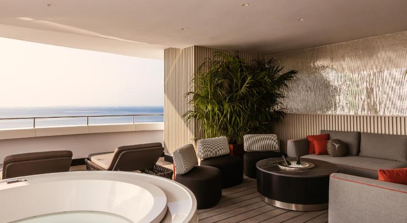 Image of Suite - I'm on Top of The World - Entrance to Ushuaia Club Included 3