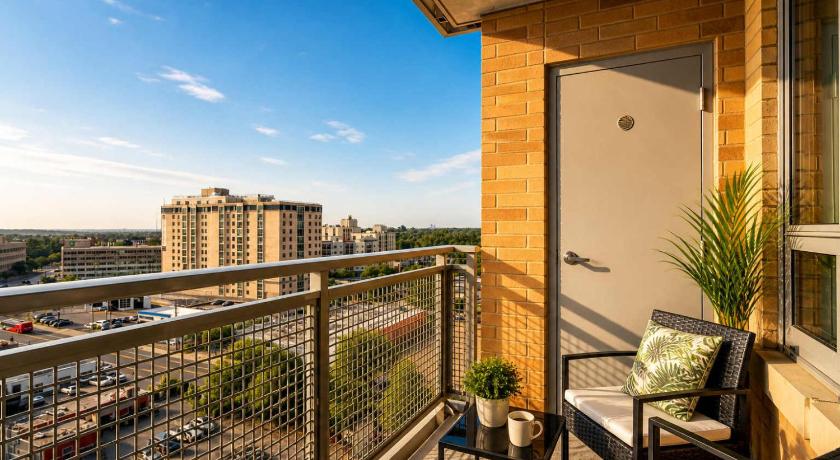 Silver Spring DC Metro 2BR Rooftop Gym LuxePad