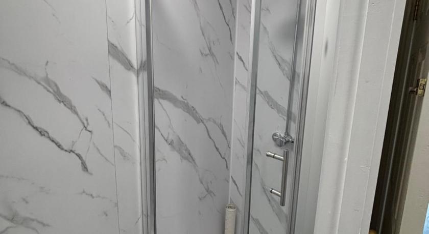 12床混合宿舍間的1個床位 (Bed in 12 Bed Mixed Dorm)的照片 3