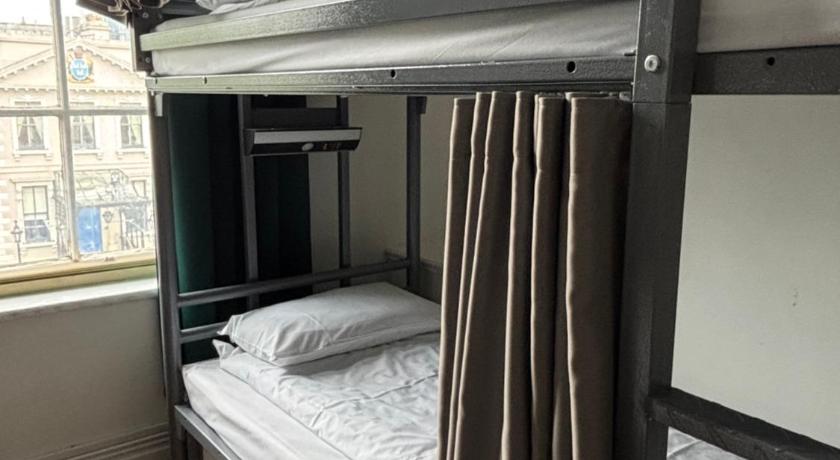12床混合宿舍間的1個床位 (Bed in 12 Bed Mixed Dorm)的照片 4