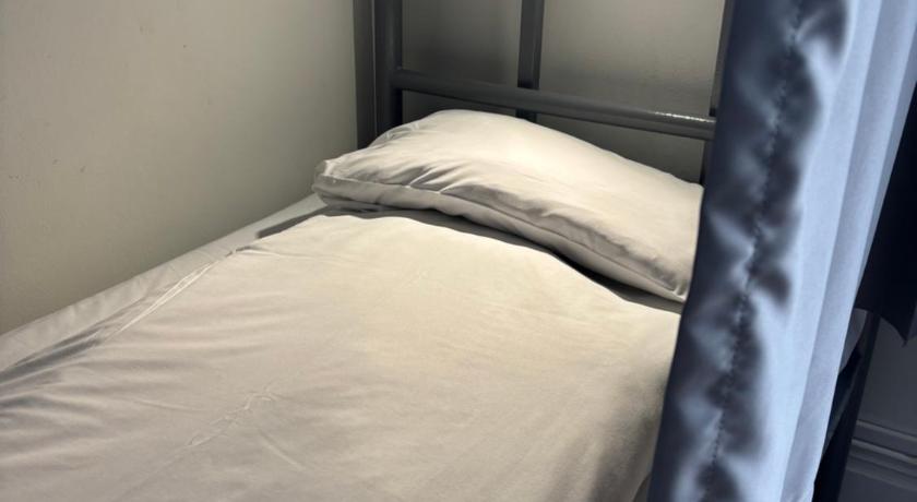 12床混合宿舍間的1個床位 (Bed in 12 Bed Mixed Dorm)的照片 6