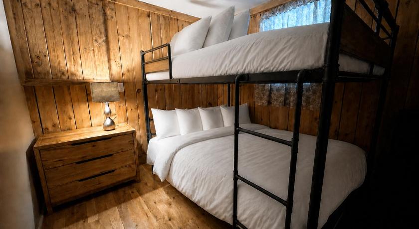 Image of Three-Bedroom Cottage 4