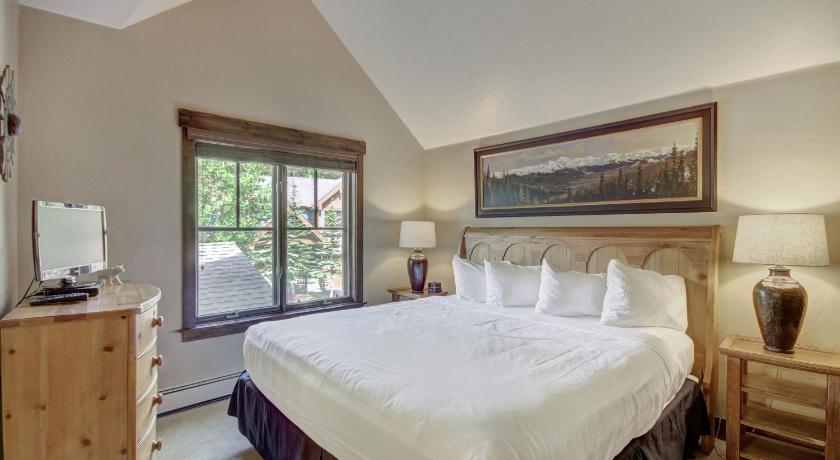 Image of 3 Bedroom Condominium 11