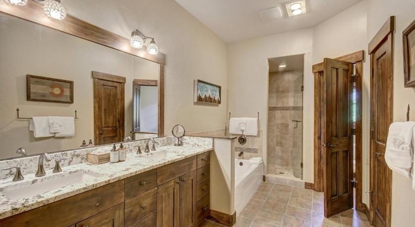 Image of 3 Bedroom Condominium 2