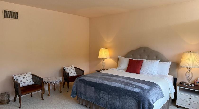 Image of Deluxe Queen Room 4