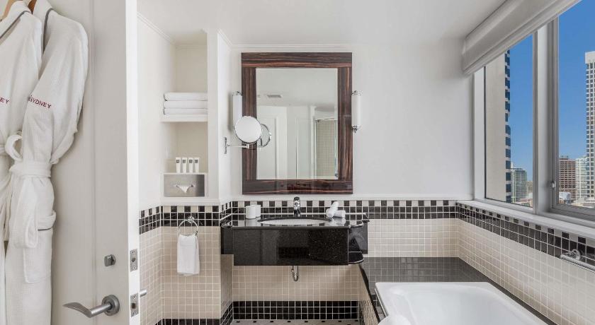 Image of Corner King Room, 1 King Bed 2